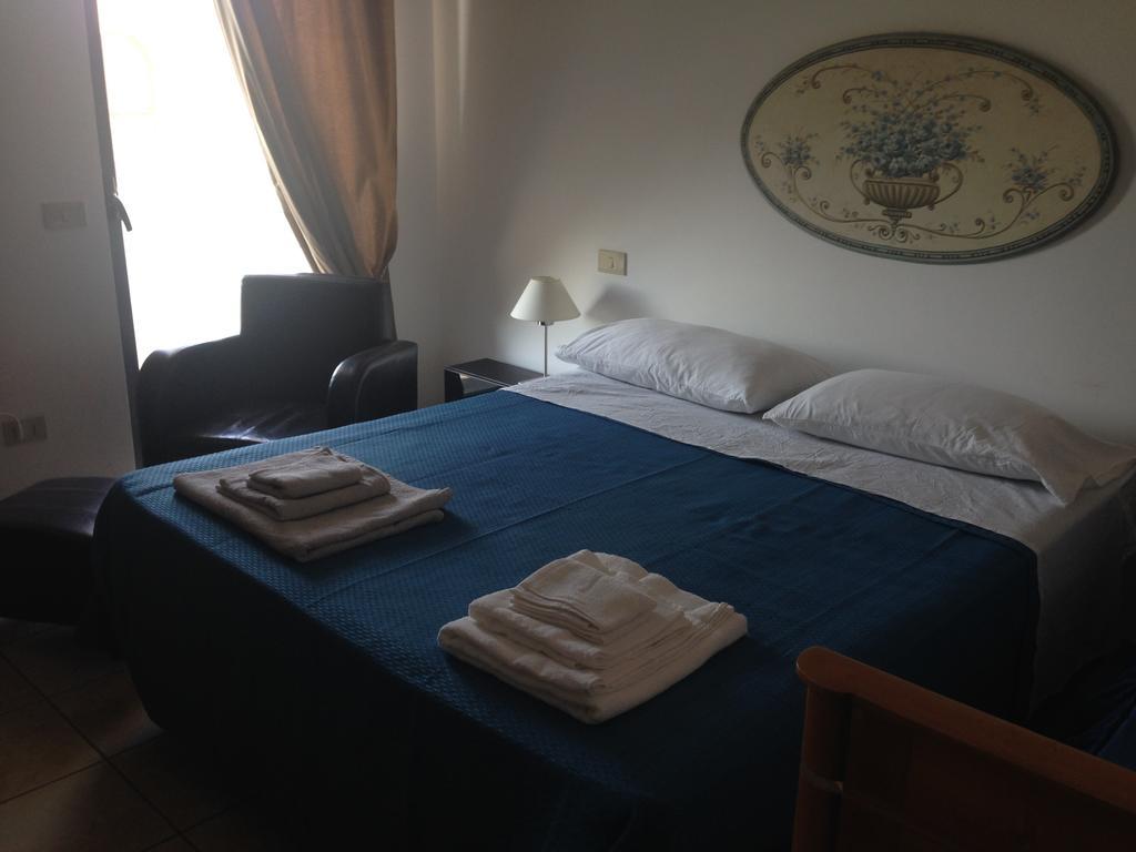 Residence Mareblu Barcellona-Pozzo di Gotto Bagian luar foto