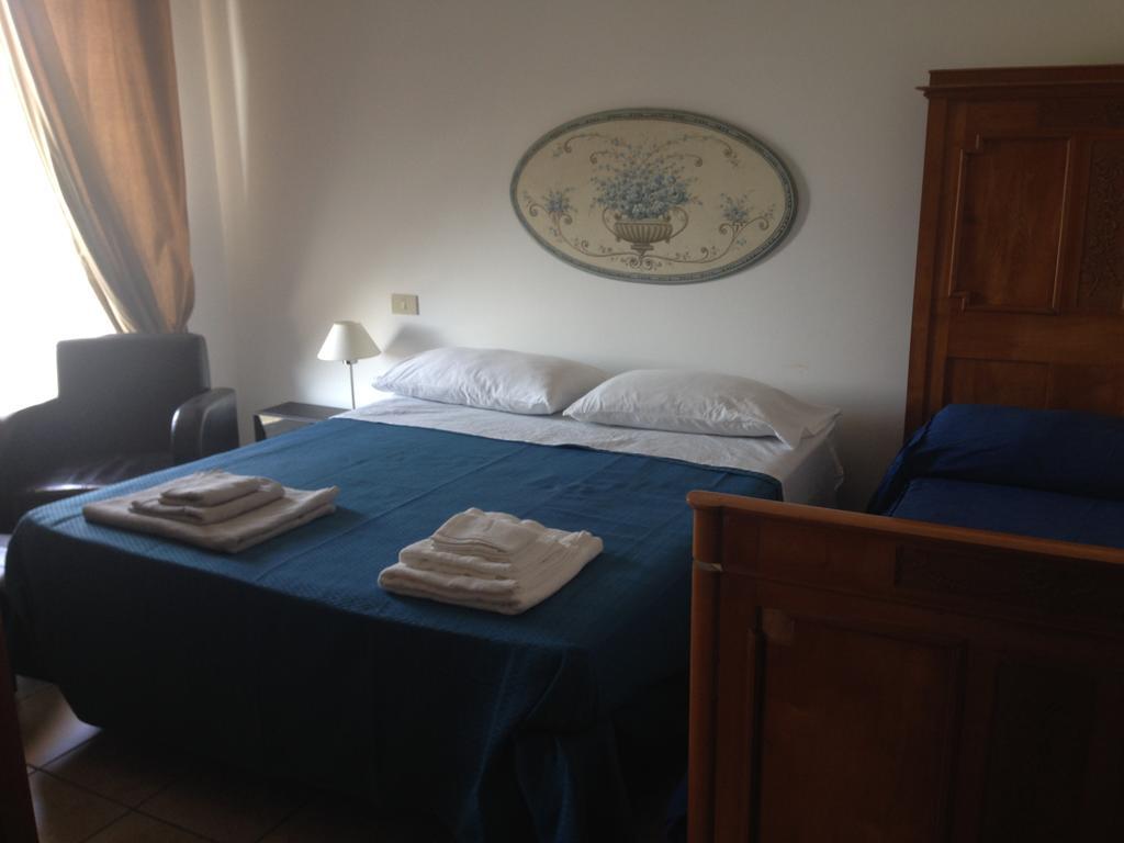 Residence Mareblu Barcellona-Pozzo di Gotto Ruang foto